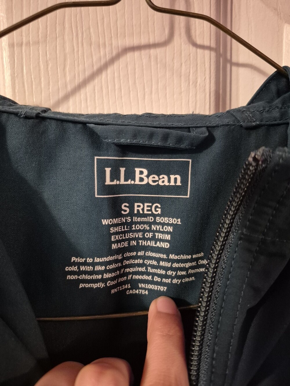 LL Bean Women's Colorblock Pullover Shell - Picture 5 of 8